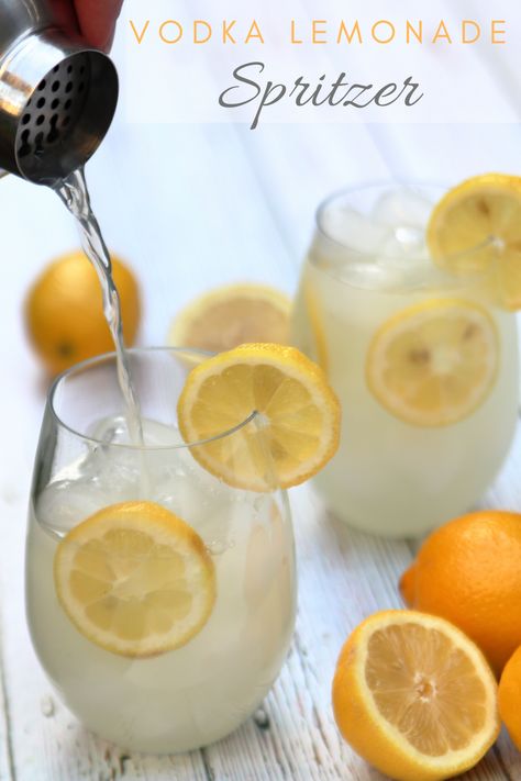 This Vodka Lemonade Spritzer is an incredibly easy, yet refreshingly light cocktail, perfect for a sunny spring day! Made with lemon vodka, lemonade, and prosecco. Lemon Vodka Spritzer, Lemon Vodka Drinks Easy, Lemon Prosecco Cocktail, Prosecco Lemonade Cocktails, Lemon Cocktails Vodka, Cocktails With Lemon Vodka, Sparkling Lemonade Cocktail, Prosecco Vodka Cocktails, Vodka Lemon Cocktail