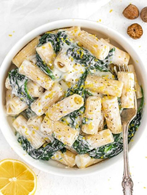 Lemon ricotta pasta (with spinach) - Plant Based School Ricotta Spinach Pasta, Easy Kale Recipes, Green Pasta Sauce, Lemon Ricotta Pasta, Creamy Kale, Fennel And Orange Salad, Ricotta Spinach, Plant Based School, Pasta With Peas