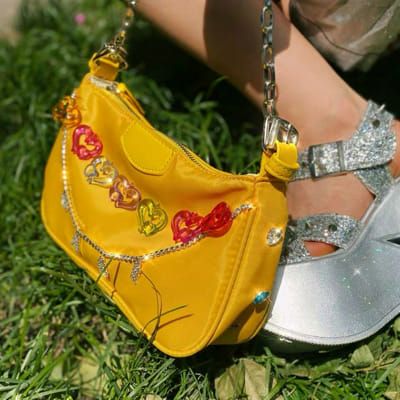 Aesthetic Purses, Indie Bag, Indie Bedroom, Y2k Bags, Aesthetic Bag, Yellow Purses, Estilo Indie, Aesthetic Bags, Aesthetic Y2k