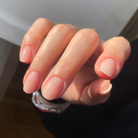 Nail Art Unghie Corte, Nails Corte, Almond Nails Red, Art Top, Short Gel Nails, Minimalist Nails, Nude Nails, Almond Nails, Manicure And Pedicure