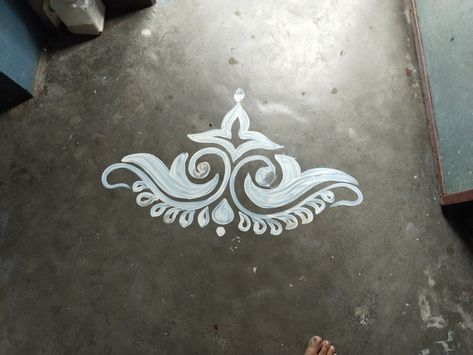 Alpona design Simple alpona Door alpona design Simple door rangoli Easy DIY floor painting Door Rangoli, Simple Door, Rangoli Easy, Floor Painting, Alpona Design, Design Simple, Easy Diy, Design