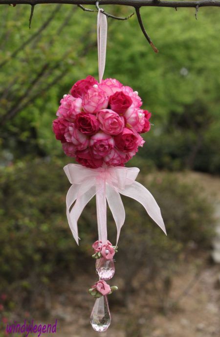 Kissing Balls Wedding, Wedding Flowers Decoration, Hanging Centerpiece, Kissing Balls, Flower Balls, Hot Pink Weddings, Kissing Ball, Flowers Decoration, Diy Roses