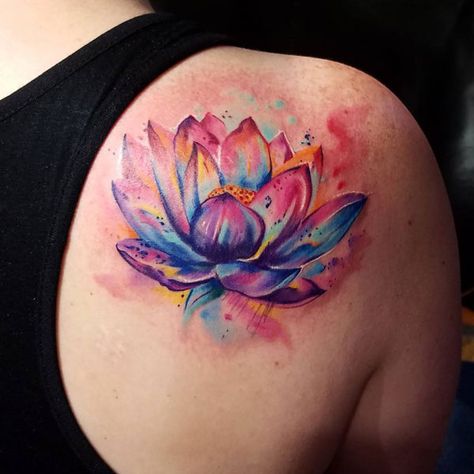 Vibrant Lotus Flower Tattoo Ideas for Women #tattoos #tattooideas #lotustattoo #lotusflower #tattoosforwomen Lotus Tattoo Shoulder, Watercolor Tattoo Shoulder, Watercolor Lotus Tattoo, Women's Tattoos, Wildflowers Tattoo, Lotusblume Tattoo, Small Lotus Flower Tattoo, Water Lily Tattoos, Flower Shoulder Tattoo