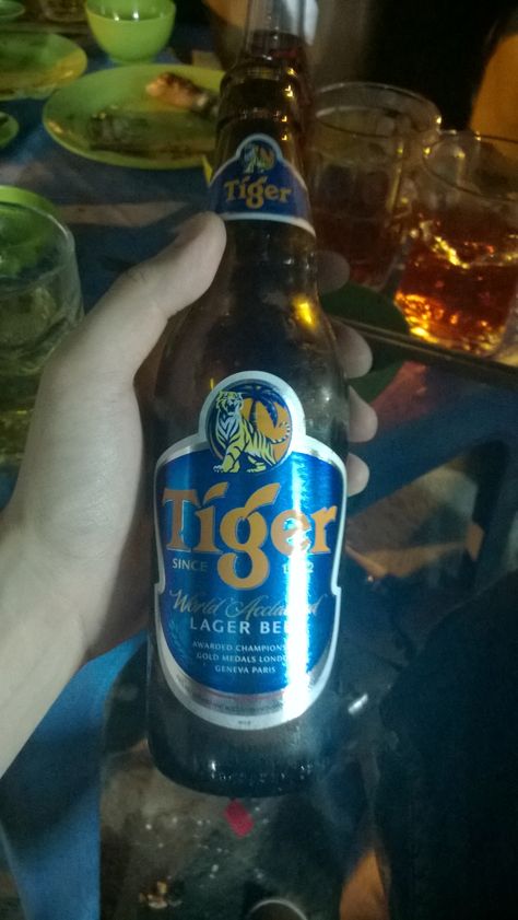 Tiger beer (Vietnam) Tiger Beer Drinks, Bia Tiger, Barley Beer, Tiger Beer, Peaky Blinders Characters, Love Images With Name, Haha Photos, Beer 101, Lucky Wallpaper