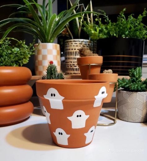 Terra Cotta Pot, Pot Ideas, Night Painting, Terracotta Pots, Cute Crafts, Terra Cotta, Plant Pot, Just For Fun, Halloween Crafts