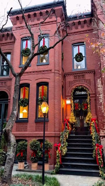 Williams Sonoma on Instagram: "Christmas in the city 🌃 @jyoungdesignhouse decorated his home inside and out with our wreaths and garlands. So cozy. ✨ Show us how you’re celebrating with WS favorites by tagging @williamssonoma. #deckthehalls" Williams Sonoma Christmas, Brownstone Homes, Home Inside, Christmas In The City, Wreaths And Garlands, Different Holidays, Animated Christmas, Instagram Christmas, Outdoor Christmas Lights