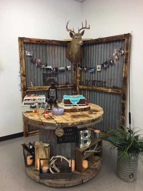 Sucess-thanks to Pinterest! Ryan's cake table!! Graduation Hunting Theme, Hunting Theme Graduation Party, Hunting Grooms Table, Groom Cake Table Ideas, Grooms Table Ideas Rustic, Hunting Graduation Party Ideas, Senior Serve Table Ideas, Rustic Grooms Cake, Wild Game Dinner Decorations