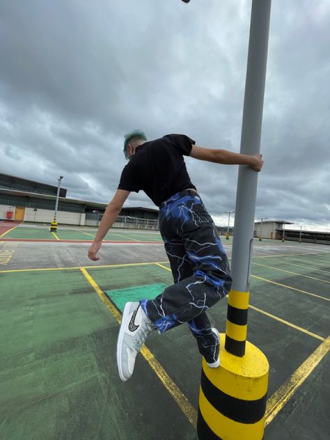 Parking Lot Photoshoot Ideas Men, Aesthetics Photoshoot, Bday Pictures, Urban Photography Portrait, Air Dior, Outfit Photoshoot, Photography Men, Portrait Photography Men, Men Photoshoot