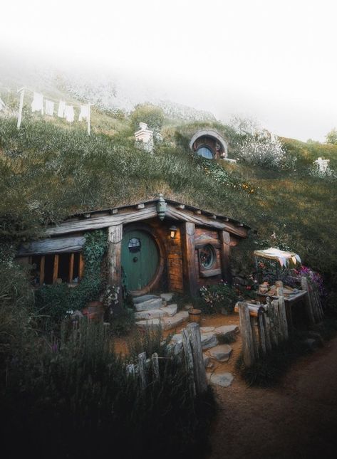 Voice of Nature - maureen2musings: The Shire withluke Casa Do Hobbit, Ecological House, Cozy Log Cabin, Hobbit Hole, Hobbit House, The Shire, Cabin Style, Cabin In The Woods, Cabin Life