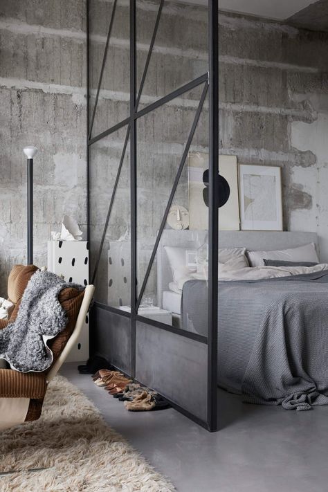 The Small and Stylish Home of Interior Stylist Linnéa Salmén 3 Scandinavian Loft, Rustic Apartment, Coco Lapine Design, Decoration Restaurant, Loft Interior, Ikea Lack, Green Velvet Sofa, Style Loft, Interior Stylist