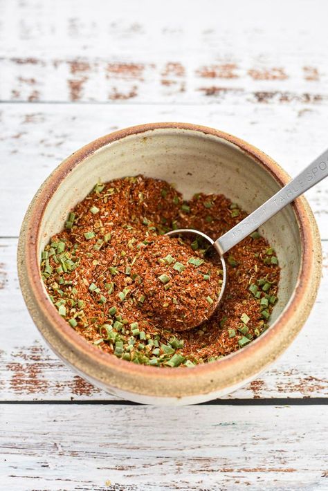 Simplify taco and fajita making with this 5-minute homemade taco seasoning! This recipe is low FODMAP as well as naturally Paleo and Whole30 (although check labels of individual spices for sulfites and other additives). #goodnomshoney #tacoseasoning #lowfodmap #mexicanrecipes #seasonings #spices #diyseasoning #paleo #whole30 Fodmap Taco Seasoning, Chicken Fajita Salad Recipe, Fajita Salad Recipe, Diy Taco Seasoning, Fajita Mix, Fajita Seasoning Mix, Homemade Taco Seasoning Mix, Cacciatore Recipes, Chicken Cacciatore Recipe