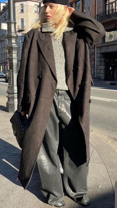 Basco Outfit, Long Coat And Boots Outfit, Gray Socks Outfit, Oversized Overcoat, Long Dress And Loafers Outfit, Oversize Coat Outfit, Coat Women, Charcoal Coat Outfit, Winter Knit Outfit