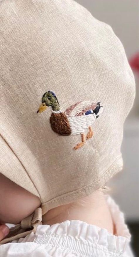 Embroidery Duck Patterns, Cat Embroidery Pattern Free, Kids Embroidery Ideas, Hand Embroidery Kids Clothes, Embroidery Rabbit, Chicken Embroidery, Duck Embroidery, Embroidery Animals, Animal Embroidery Patterns