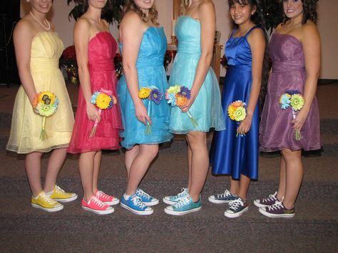 dresses and converse Converse And Prom Dress, Converse With Dress Formal, Converse With Prom Dress, Prom Dresses With Converse, Prom Dress And Sneakers, Converse Prom, Converse With Dress, Dress With Converse, Latina Outfit