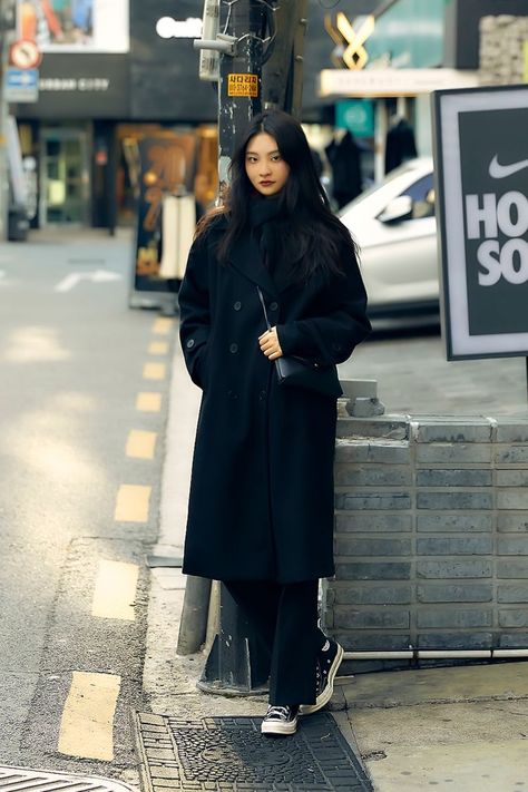 Winter Outfits Korean, Korean Winter Outfits, Tokyo Street Fashion, Tokyo Street Style, Winter Outfits Cold, Asian Street Style, London Street Style, Looks Street Style, Tokyo Fashion