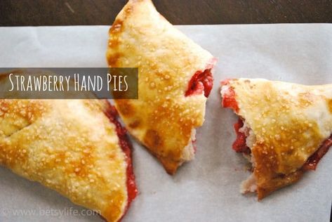 Sweet strawberry desserts are fun for everyone, especially when they come in a nostalgic, hand-held package, like these Light & Flaky Strawberry Hand Pies. Use your favorite pie crust recipe, and these hand-held pies will take little time and become a family favorite! Strawberry Hand Pies, Springtime Recipes, Fresh Strawberry Recipes, Sweet Dumplings, Pie Crust Recipe, Strawberry Dessert Recipes, Dessert Recipies, Recipes Delicious, Crumble Recipe