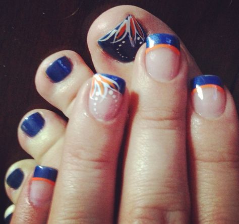 Gator Nails Gator Football Nails, Uf Gator Nails, Florida Gator Nails Designs, Florida Gator Nails, Auburn Nails, Gator Nails, Sport Nails, Broncos Nails, Football Nail Designs