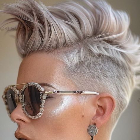 Clémence on Instagram: "Short hair ideas...

#virtualhairdresser #aicreation #shorthair #shorthaircut #shorthairstyle #pixiecut #cabelocurto #kurzehaare #ショートヘア #cheveuxcourts #goshort #keepshorthair #shorterisbetter #girlswithshorthair #cabellocorto #shorthairlove #haircutting #haircut #hairstyleideas #cutitshort #barberforwomen #shorthairedwomen #shorthairdontcare" Chelsea Haircut, Spikey Short Hair, Short Punk Hair, Short Fade Haircut, Shaved Hair Cuts, Short White Hair, Haute Hair, Short Hair Ideas, Short Hair Pixie Cuts