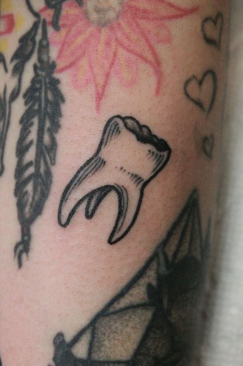 Small Black Traditional Tattoo, Tiny Tooth Tattoo, Trad Tooth Tattoo, Tiny Horror Tattoo, Traditional Tattoo Horror, Traditional Tattoos Horror, Small Trad Tattoo, Goth American Traditional Tattoo, Traditional Tooth Tattoo