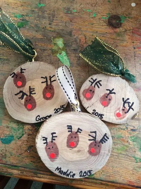 75+ Easy and Fun Christmas Crafts for Kids to Make That They Will Love - HubPages Kerajinan Diy, Christmas Kindergarten, Christmas Crafts For Kids To Make, Kids Christmas Ornaments, Wooden Slices, Fun Christmas Crafts, Preschool Christmas, Diy Holz, Wooden Christmas Ornaments