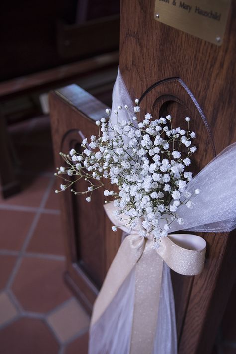 Aisle Decorations Wedding Pew, Wedding Aisle Decorations Indoor Simple, Wedding Aisle Decorations Pews, Pew Wedding Decor, Simple Wedding Chapel Decorations, Pew Decor, Wedding In A Church, Wedding Pew Flowers, Flowers For Church Wedding