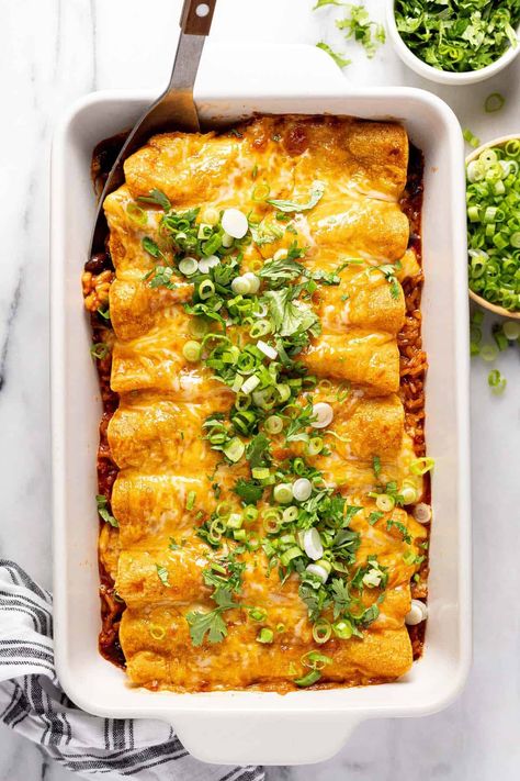 Ground Beef Enchiladas - Midwest Foodie Green Enchilada Recipe, 30 Minute Meals Chicken, Easy Beef Enchiladas, Beef Enchilada Recipe, Ground Beef Enchiladas, Cheesy Chicken Enchiladas, Creamy Chicken Enchiladas, Chicken Enchilada Casserole, Easy Autumn Recipes