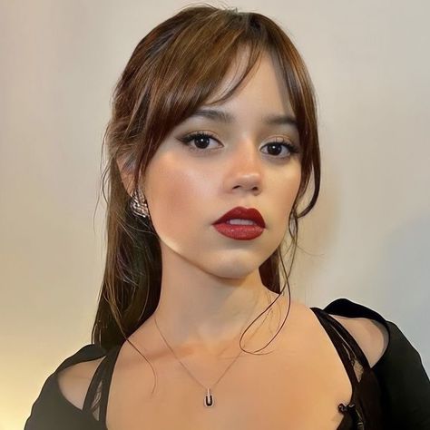 Makup Looks, American Movie, Bollywood Hairstyles, Nose Job, Haircuts Straight Hair, Jenna Ortega, Pretty Makeup, Makeup Inspiration, Hair Tutorial