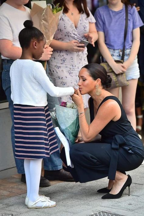 Community Health Worker, Desmond Tutu, Princess Meghan, Prins Harry, Africa Tour, Meghan Markle Prince Harry, Royal Engagement, Prince Harry And Meghan, Harry And Meghan