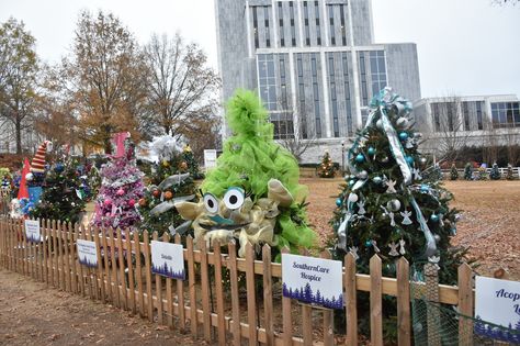 https://flic.kr/p/E8Juaf | 2017 Dec 6, Tinsel Trail Huntsville, AL Nikon D7200 | 2017 Dec 6, Tinsel Trail Huntsville, AL Nikon D7200 Tree Ideas Outdoor, Nikon D7200, Vr Lens, Dslr Camera, Nikon, Christmas