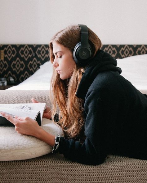 Beats Studio 3 Outfit, Beats Studio 3 Aesthetic, Headphones Photoshoot, Apple Headphones Aesthetic, Beats Headphones Outfit, Beats Headphones Aesthetic, Headphone Girl, Headphone Outfit, Beats Studio 3