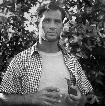 13 Famous Writers And Their Favourite Drinks - Writers Write Allen Ginsberg, Beat Generation, Best Life Advice, Jack Kerouac, Writers And Poets, Favorite Authors, Poets, Gq, A Man