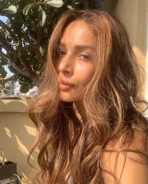 #bollywoodpls No Makeup Pictures, Gala Time, Photos Wallpaper, Malaika Arora, Wind In My Hair, Yoga Pictures, Instagram Selfie, Pose For The Camera, No Makeup