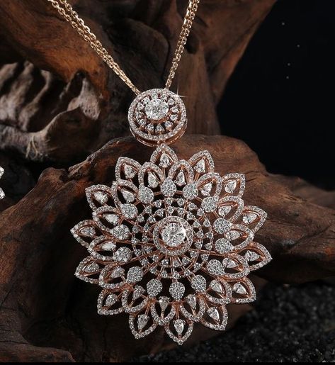 Simple Diamond Jewelry, Pakistani Jewellery, Beautiful Jewelry Diamonds, Diamond Pendant Jewelry, Diamond Locket, Locket Design, Real Diamond Necklace, Big Pendant, Mala Jewelry