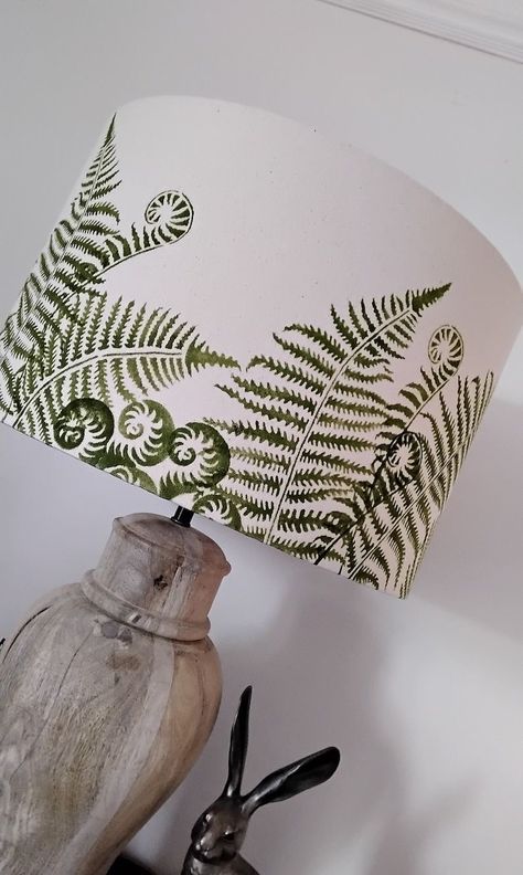 Painting On Lampshades, Painted Linen Fabric, Side Lamp Diy, Paint Lamp Shades Ideas, Lampshade Painting Ideas, Painting On Lamp, Fern Mural, Hand Painted Lamp Shades, Handpainted Lampshades