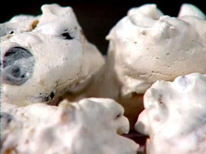 Meringue Cookies ("Forgotten Kisses") Recipe | Food Network Forgotten Cookies Recipe, Forgotten Cookies, Desserts Keto, Thm Desserts, Low Carb Treats, Low Carb Cookies, Low Carb Sweets, Meringue Cookies, Low Carb Eating