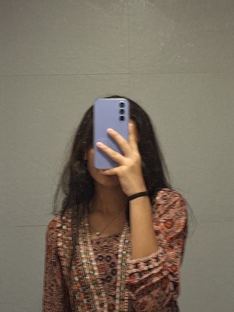 Full Picture Poses Hide Face, Instagram Profile Picture Girly, Selfie Poses Hidden Face, Hidden Face Aesthetic, College Vibes, Usernames For Instagram, Eid Pics, Indian Dresses For Women, Festival Aesthetic