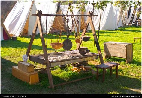 Viking cooking - fireplace raised from the ground Viking Tent, Viking Camp, Viking Food, Viking Life, Camp Kitchen, Viking Style, Firepit, Outdoor Cooking, Camping Hacks