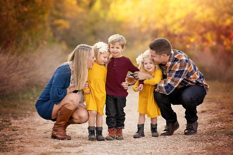 Family Style Guide : 3 Tips for Using Jewel Tones for Fall Photos Jewel Tone Fall Outfits, Jewel Tone Photo Shoot, Jewel Tone Family Photos, Jewel Tone Outfits, Fall Family Photo Outfits, Lifestyle Shoot, Family Of 4, Jewel Colors, Fall Family Photos