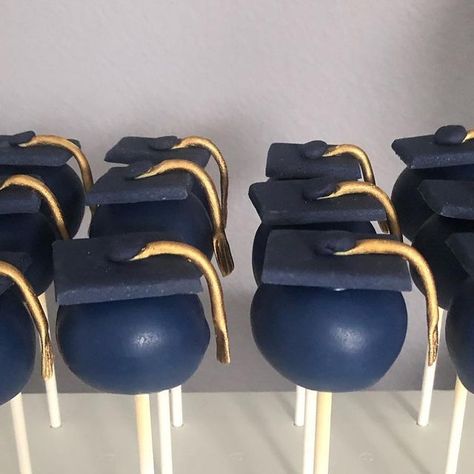 Griselle's Cakes on Instagram: "Graduation 👩‍🎓 Cake pops, cupcakes 🧁 & Cookies
.
.
.
#griselleskitchen #graduationcookies #graduation2020 #graduationcakepops #graduationcookies2020 #starcookies🌟 #homemadebaking #joyofbaking #navyblueandgold #deliciousbakinggoods #candymelts" Graduation Cake Pops, Graduation Cookies, Star Cookies, Graduation Cake, Graduation Cakes, Candy Melts, Cupcake Cookies, Cake Pops, Baking