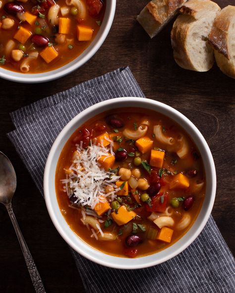 Easy Sweetpotato Minestrone Soup — California Sweetpotatoes Sweet Potato Minestrone Soup, Soup With Sweet Potato, Vegan Chili, Keto Soup, Minestrone Soup, Sweet Potato Soup, Garbanzo Beans, Warm Food, Favorite Comfort Food