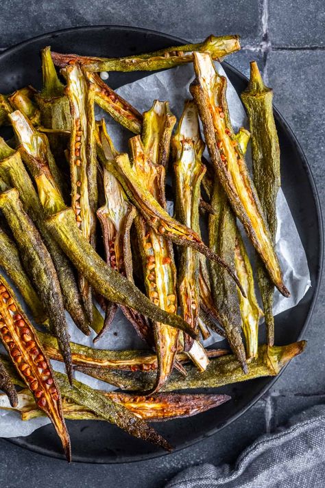 Looking for a healthy, crunchy snack? Try our Baked Okra Chips! Fresh okra is sliced, seasoned, and baked to perfection, creating a guilt-free snack that's packed with nutrients and flavor. The best way to eat okra! How To Make Okra Chips, Okra Chips Recipe, Freeze Dried Okra Recipe, Freeze Dried Okra, Dehydrate Okra, Dried Okra Recipe, Dehydrated Okra, Oven Roasted Okra, How To Make Okra