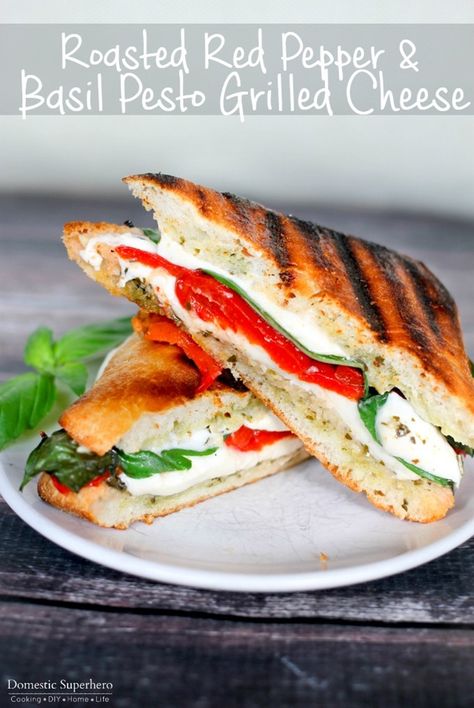 Roasted Red Pepper Grilled Cheese is filled with basil pesto fresh mozzarella, and roasted red peppers. It is the perfect summer sandwich! Sandwich Specials, Pesto Grilled Cheese, Cook Ideas, Red Pepper Recipes, College Recipes, Summer Sandwiches, Vegetarian Life, Meatless Recipes, Savory Food