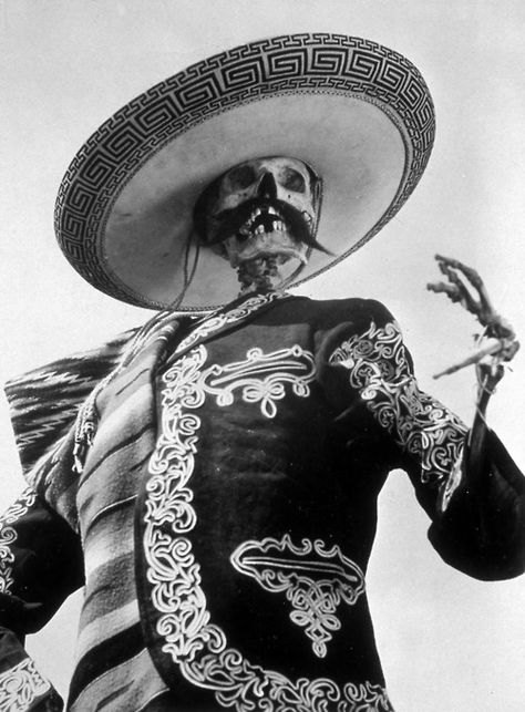 rejoicethehands:    thelatelights:    ¡Qué Viva México! Mexican Skeleton, Skeleton Dress, Mexican Artwork, Mexican Art Tattoos, Mexican Culture Art, Good Charlotte, Theme Tattoo, Mexican Skulls, Outdoors Tattoo