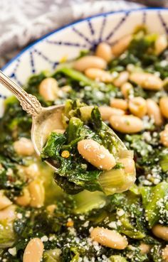 Recipes With Green Peppers, Escarole Recipes, Greens And Beans, Cannellini Beans Recipes, Beans And Greens, Breakfast Low Carb, Italian Dinner Recipes, Green Peppers, Carb Free