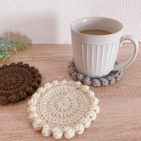 Crochet Coasters Cute, Crochet Gift Ideas For Women, Knit Coaster, Crocheted Coasters, Crochet Coasters Free Pattern, Crochet Flowers Free Pattern, Crochet Coaster Pattern, Crochet Wool, Crochet Decoration