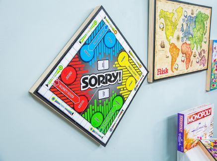 DIY Board Game Wall Hang Board Game Wall, Game Board Ideas, Home And Family Crafts, Video Game Room Ideas, Boy Room Themes, Kids Indoor Play, Board Game Room, 90's Toys, Basement Games