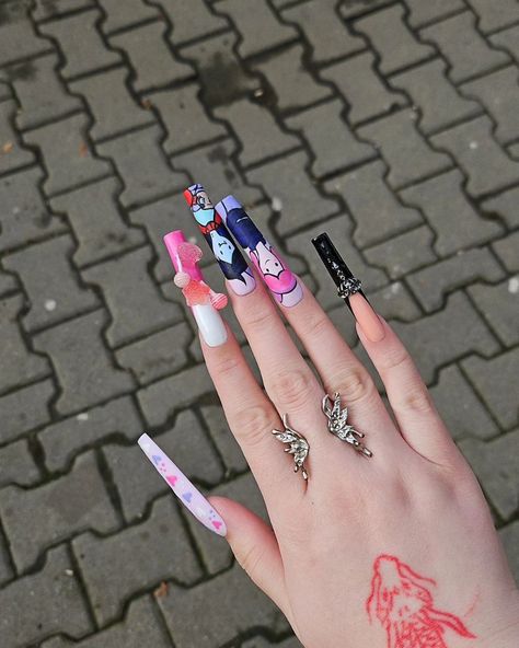 Happy Valentines day! ❤️ °Marceline & Princess Bubblegum° set 🎀🦇 3XL square Dm for orders♡ #nailart #nailinspo #y2k #y2knails #smallbusinessromania #unghii  #pressonsromania #nails #pressonnails #pressons #custom #smallbusiness #custompressonnails #customnails #nail #naildesign #nailsbusiness #kawaiinails #aestheticnails #kawaiiaesthetic  #cutenails #nailsofinstagram #edgynails #adventuretime #marceline #princessbubblegum #adventuretimenails #valentines #valentinesday #valentinesnails Adventure Time Nails, Marceline Princess Bubblegum, Time Nails, Marceline And Princess Bubblegum, Marceline And Bubblegum, Winter Nails Acrylic, Edgy Nails, Y2k Nails, Princess Bubblegum