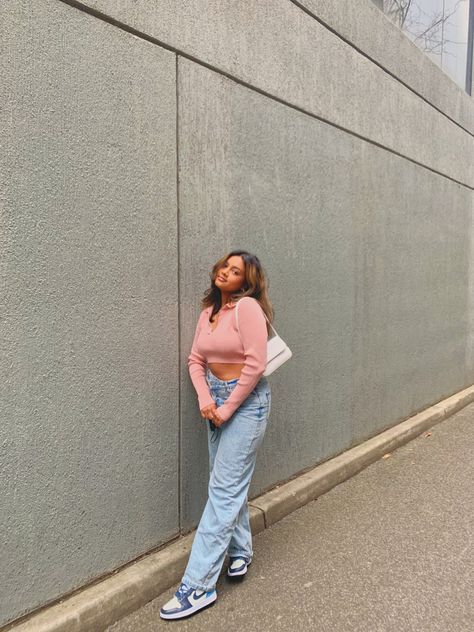 Pink top with jeans causal outfit for everyday look at instagram @kaytharizz. Pink Outfit With Jeans, Outfit With Jeans, High Waisted Jeans Outfit, Outfit For Everyday, Top With Jeans, Blue Jean Outfits, Causal Outfits, Jeans Outfit, Pink Shoes