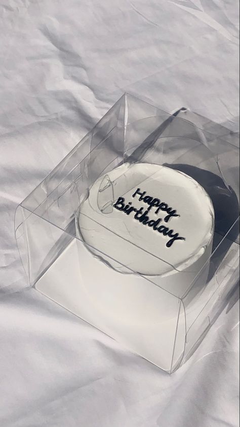 Tort Happy Birthday Boy, 19th Birthday Cake For Boys, Round Birthday Cakes, 19th Birthday Cakes, Happy Birthday To Me Quotes, Ugly Cakes, For My Bestie, Happy Birthday Black, Simple Birthday Party