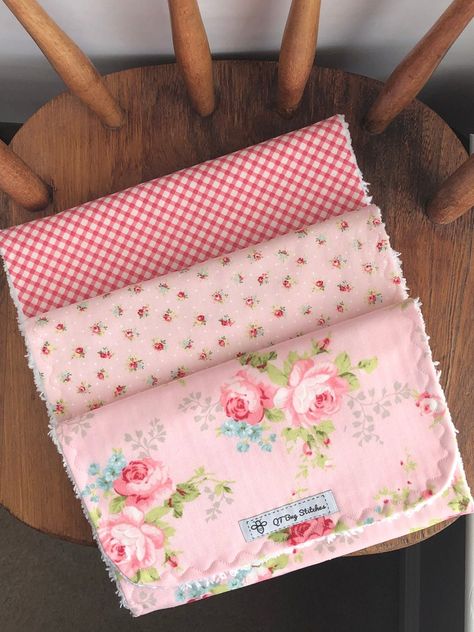 Burp Cloth Patterns, Minky Quilt, Flower Quilt Patterns, Baby Shower Baskets, Burp Rags, Vintage Floral Design, Flower Quilt, Shabby Chic Pink, Burp Cloth Set